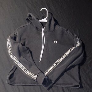 Crop Under Armour Black Hoodie with Logo Sleeves